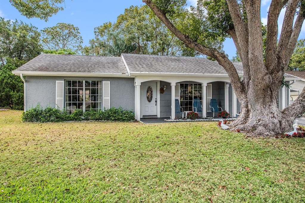 8404 CLOVER HILL LOOP HUDSON, FL 34667