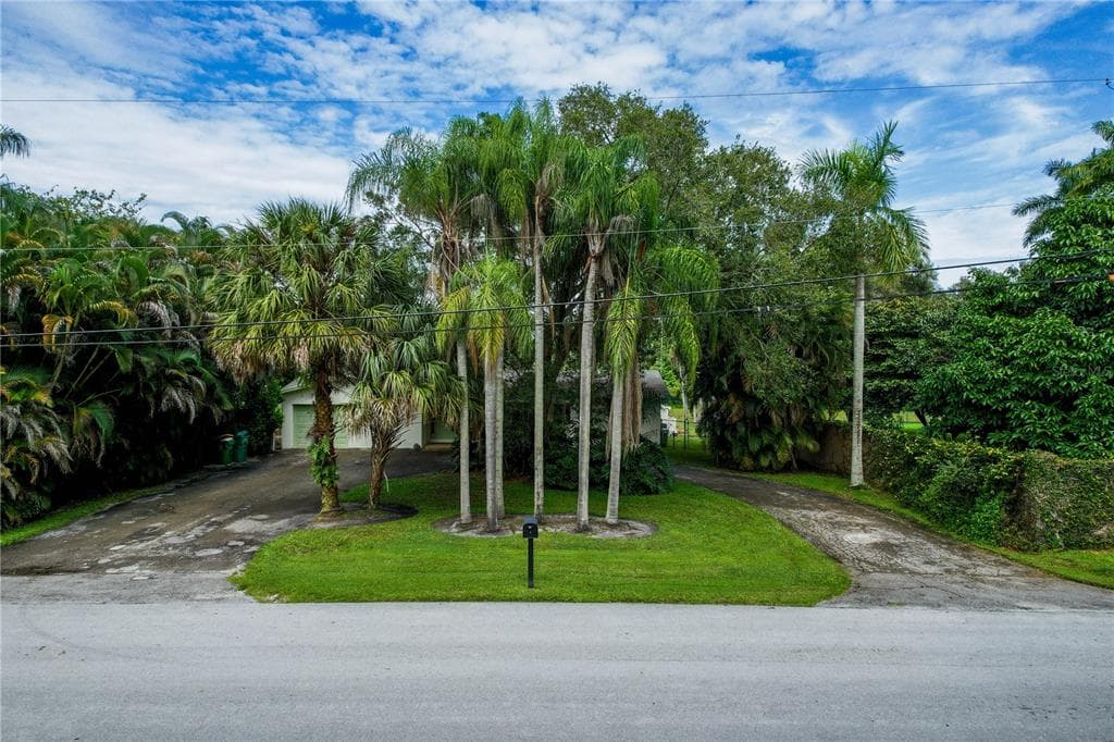 11811 NW 5TH COURT
