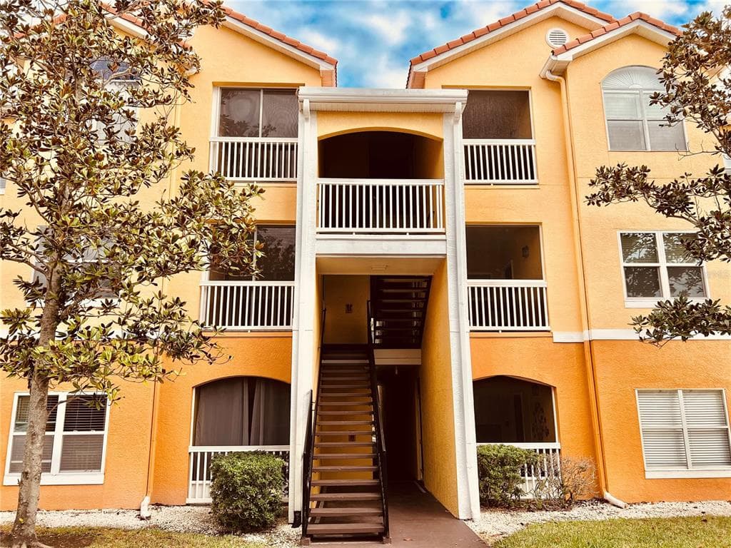 10764 70TH AVENUE N UNIT 3208 SEMINOLE, FL 33772