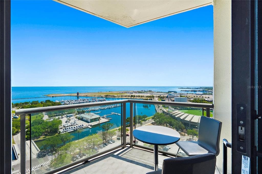 1 BEACH DRIVE SE UNIT 1906 ST PETERSBURG, FL 33701