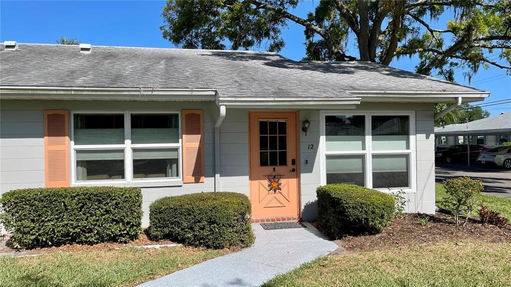 401 DE GRASSE PLACE UNIT 12 SUN CITY CENTER, FL 33573