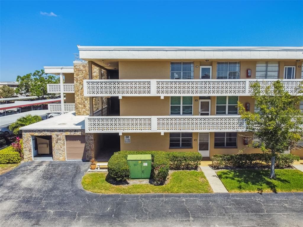 4915 BAY STREET NE UNIT 228 ST PETERSBURG, FL 33703