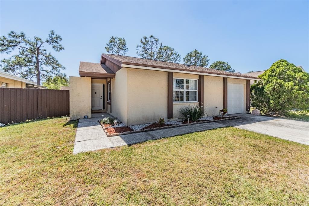 5104 STONEHAVEN COURT TAMPA, FL 33624