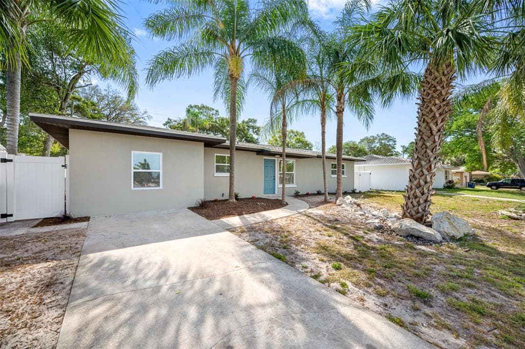 1437 CARLOS AVENUE CLEARWATER, FL 33755