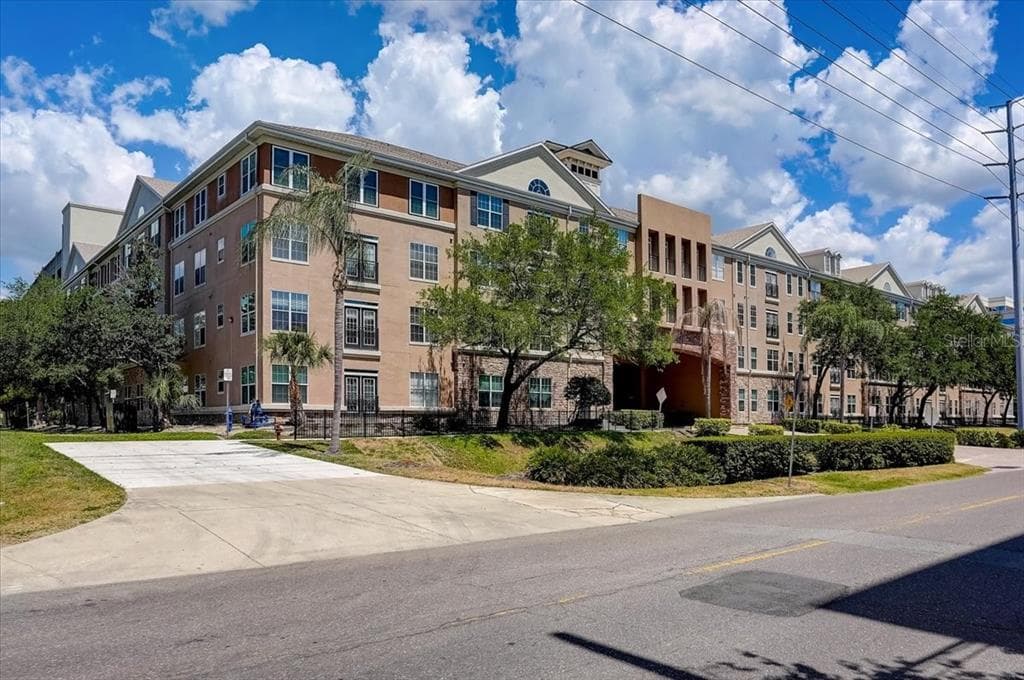 4221 W SPRUCE STREET UNIT 1104 TAMPA, FL 33607