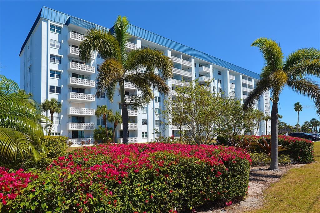 7 ELGIN PLACE UNIT 305 DUNEDIN, FL 34698