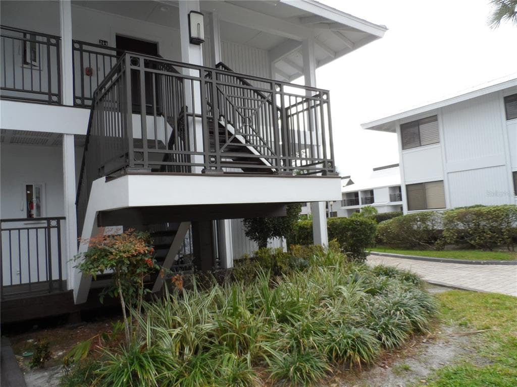 4766 FOX HUNT DRIVE UNIT 218 WESLEY CHAPEL, FL 33543