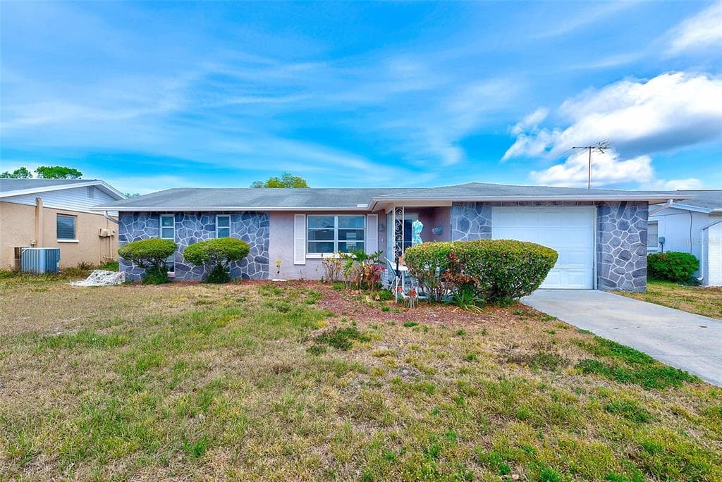 7215 OAKSHIRE DRIVE PORT RICHEY, FL 34668