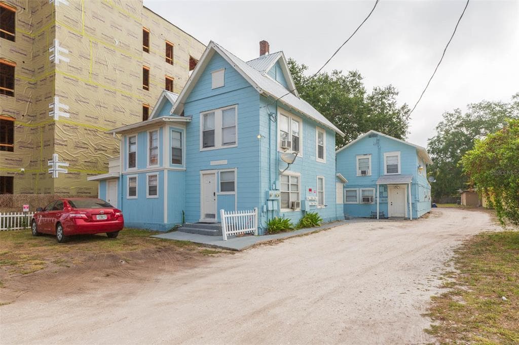1425 TAMIAMI TRAIL