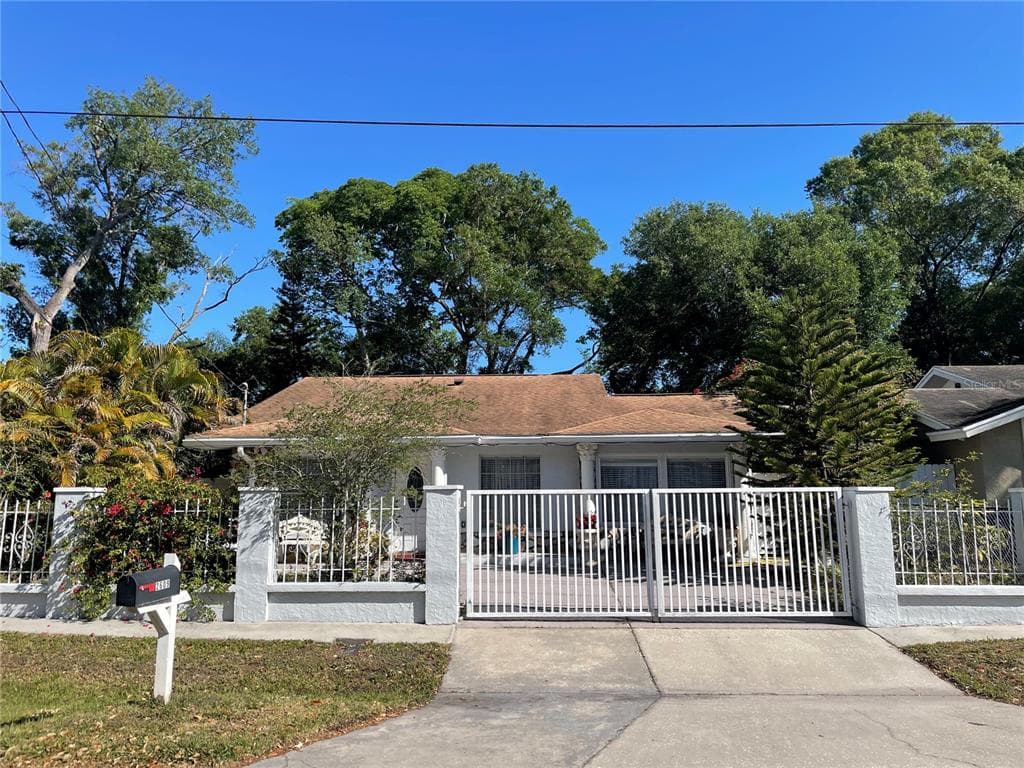 2609 W MOHAWK AVENUE TAMPA, FL 33614