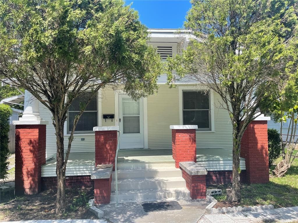 1020 E EMMA STREET