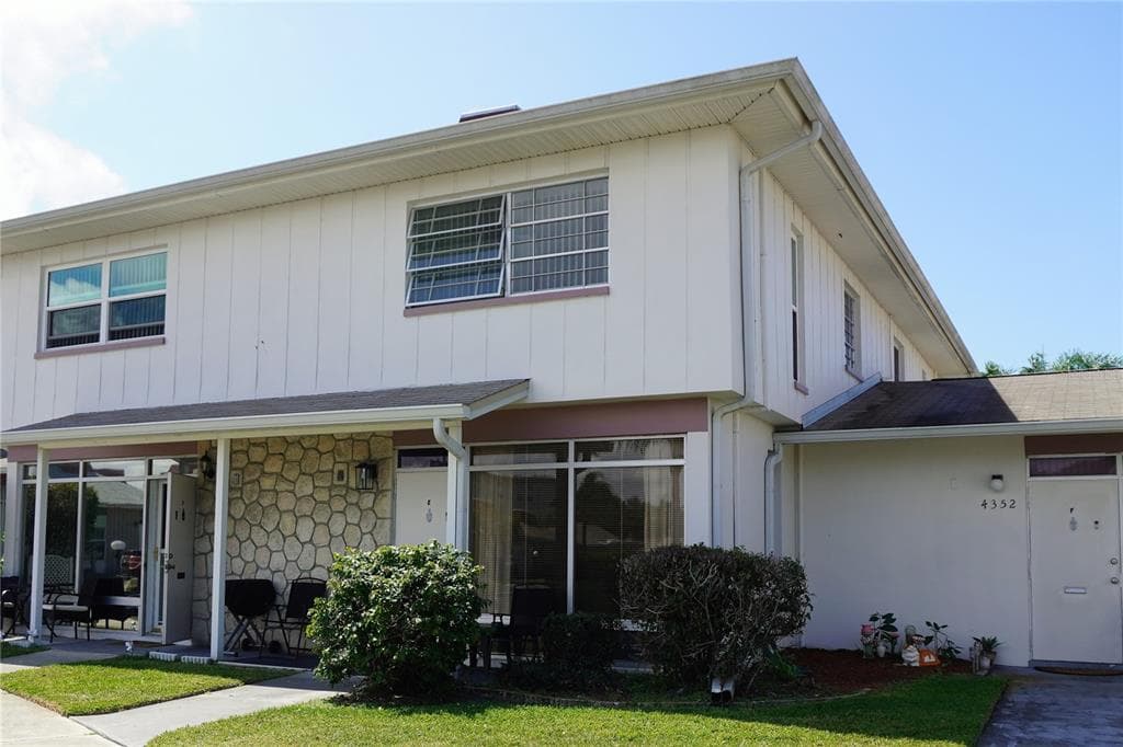 4352 TAHITIAN GARDENS CIRCLE UNIT E HOLIDAY, FL 34691