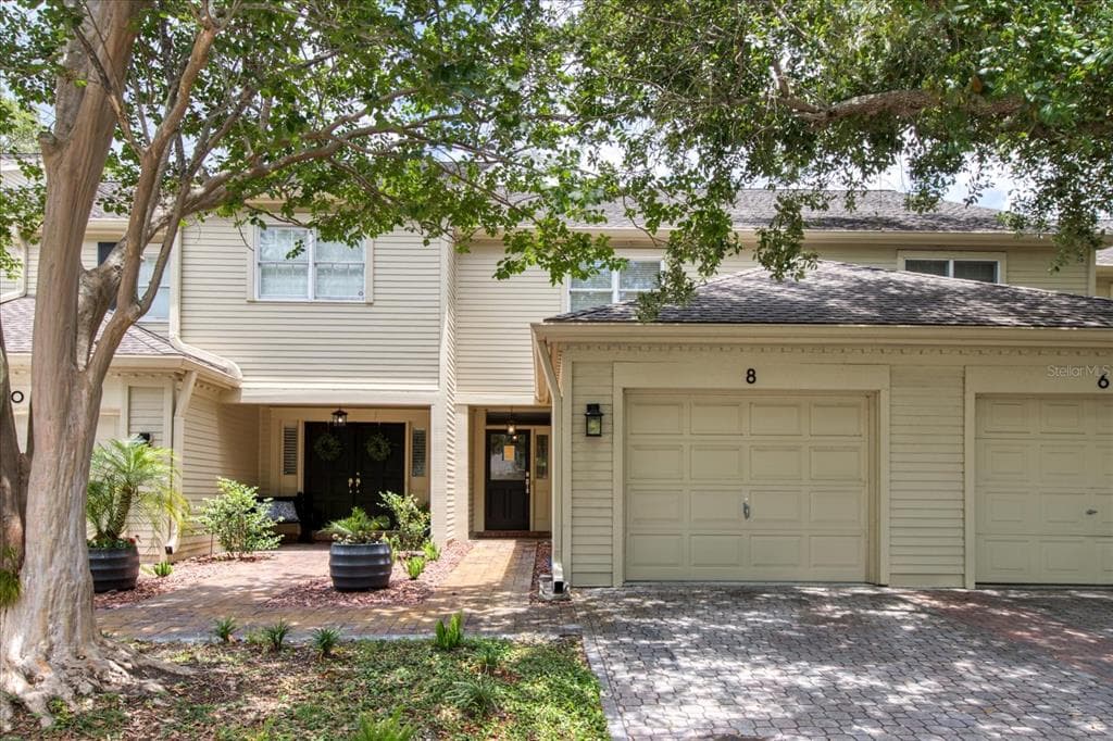 8 PELICAN PLACE BELLEAIR, FL 33756