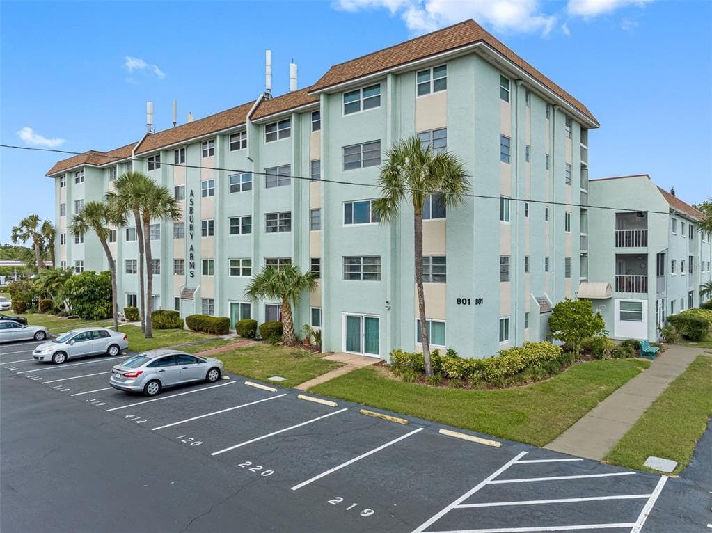 801 83RD AVENUE N UNIT 125 ST PETERSBURG, FL 33702