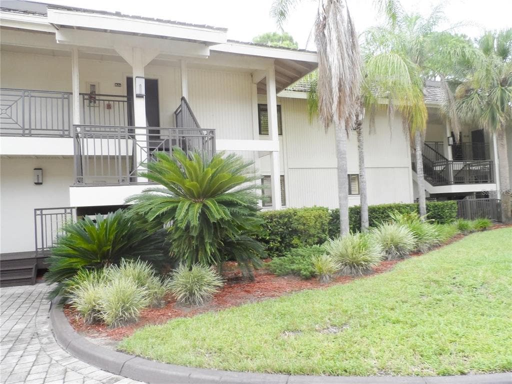 4752 FOX HUNT DRIVE UNIT 818 WESLEY CHAPEL, FL 33543