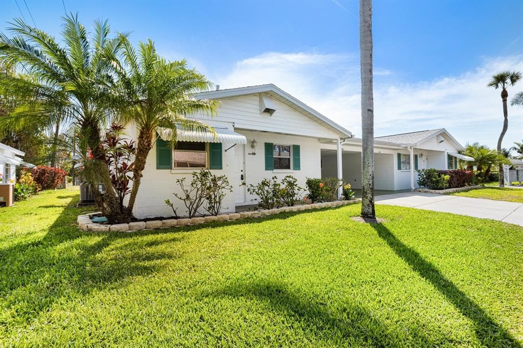 6020 HIBISCUS DRIVE BRADENTON, FL 34207