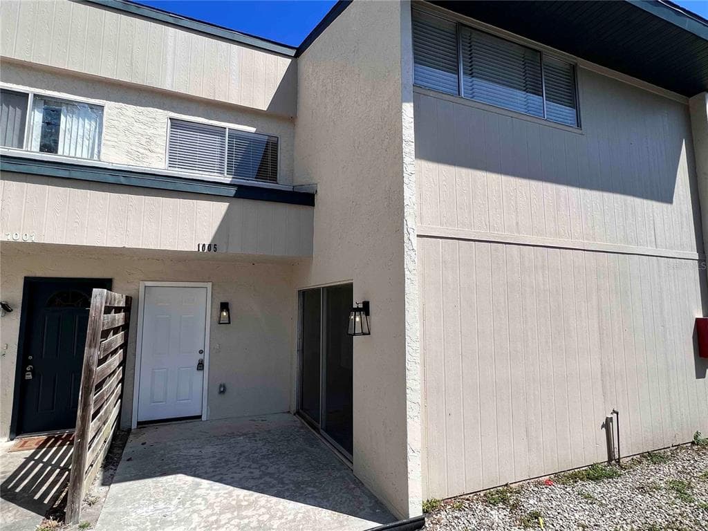 1005 LONGFELLOW COURT UNIT 1005 SARASOTA, FL 34243