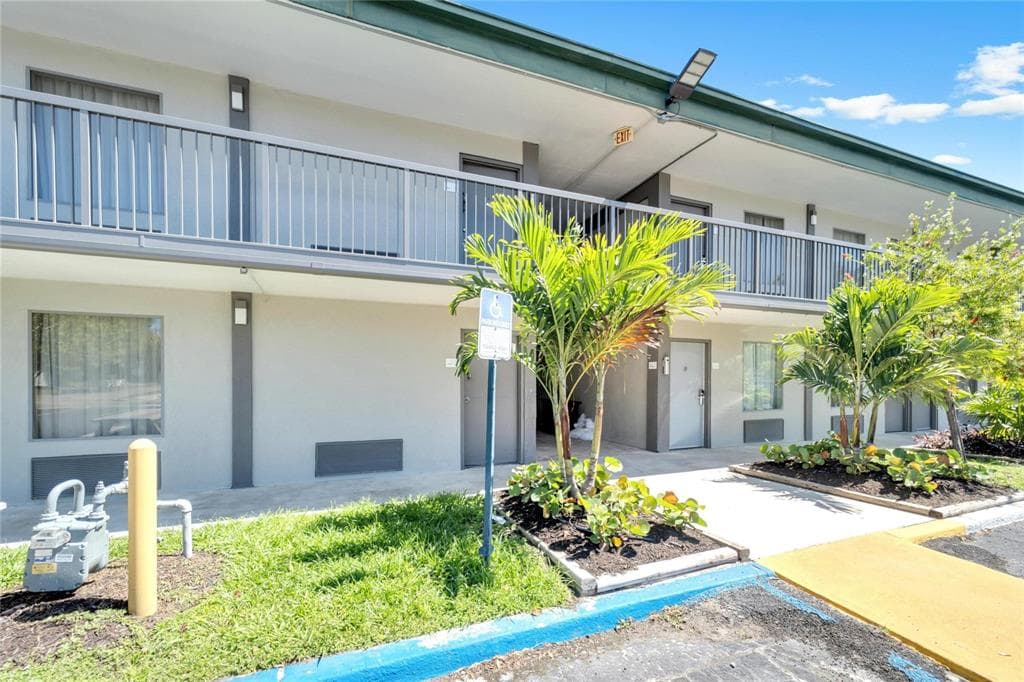 7150 N TAMIAMI TRAIL UNIT S-615 SARASOTA, FL 34243