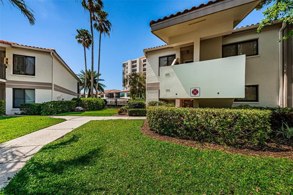 6281 BAHIA DEL MAR BOULEVARD UNIT 105 ST PETERSBURG, FL 33715