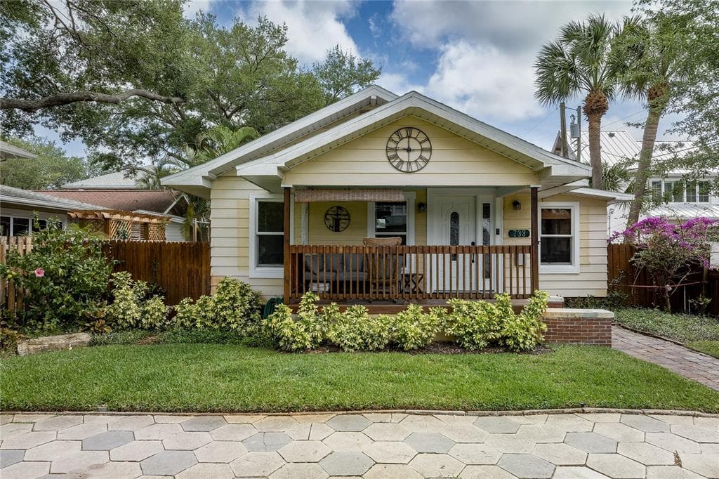 733 BAY STREET NE ST PETERSBURG, FL 33701