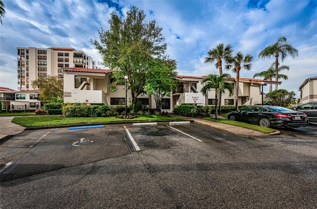 6281 BAHIA DEL MAR BOULEVARD UNIT 208 ST PETERSBURG, FL 33715