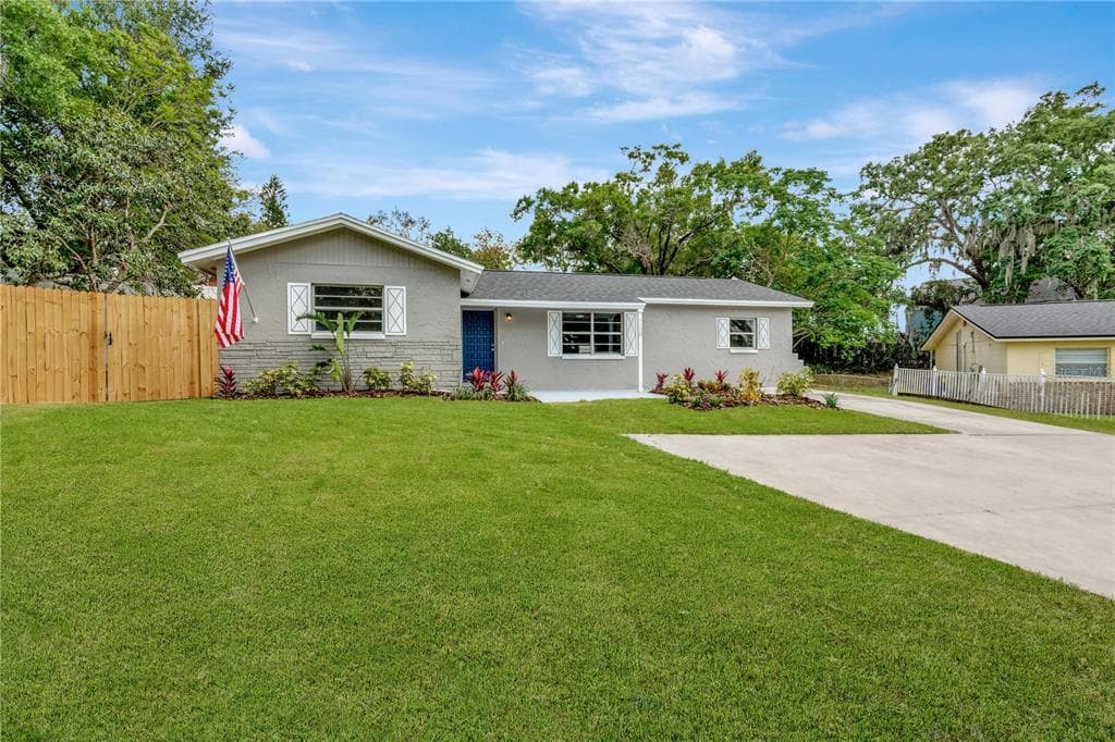 7120 LYNWOOD DRIVE TAMPA, FL 33637
