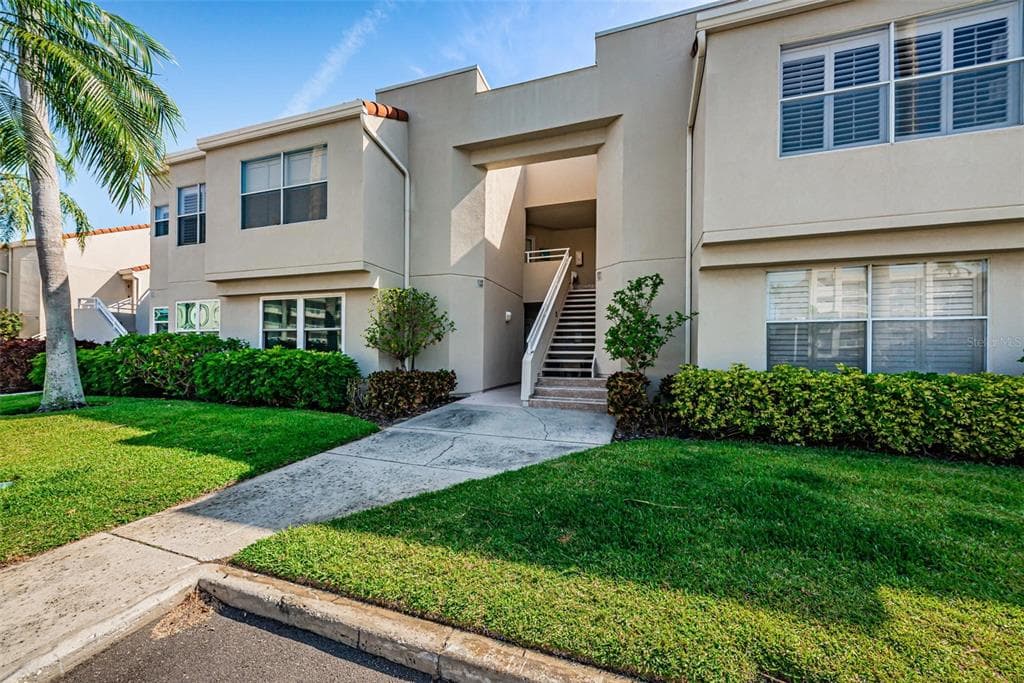 6000 BAHIA DEL MAR CIRCLE UNIT 130 ST PETERSBURG, FL 33715