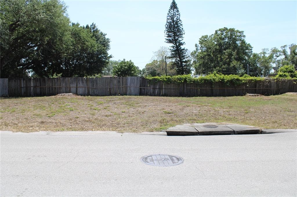 2930 24TH AVENUE N ST PETERSBURG, FL 33713