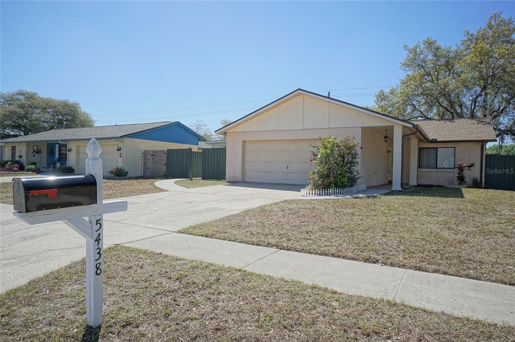 5438 FULMAR DRIVE TAMPA, FL 33625