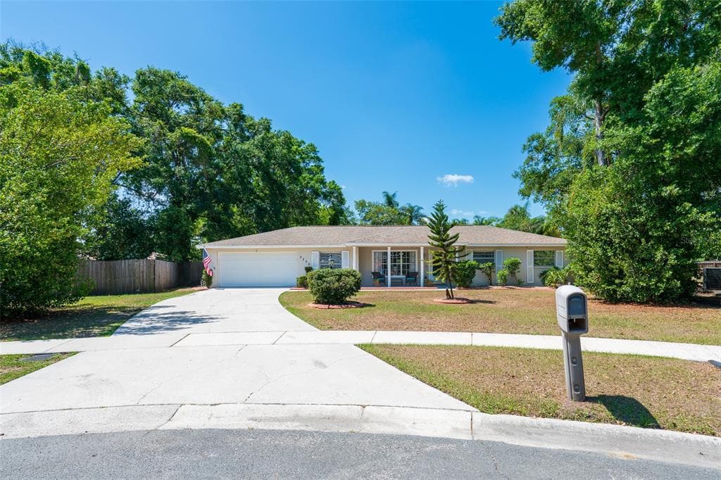 2205 SUNNYBANK COURT VALRICO, FL 33594