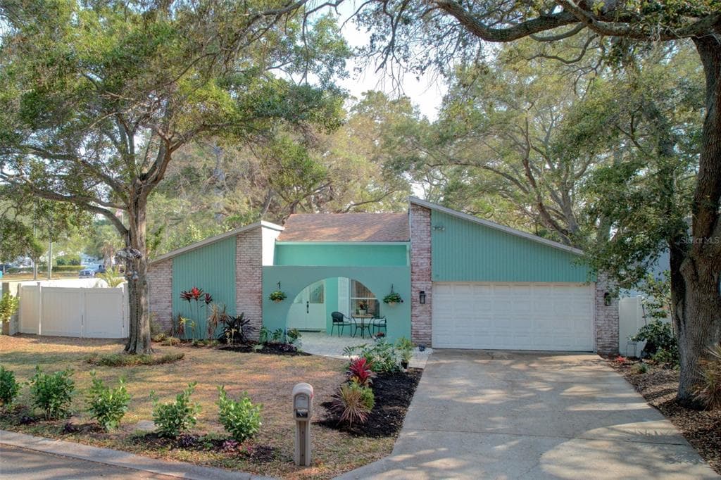 1517 OHIO AVENUE DUNEDIN, FL 34698