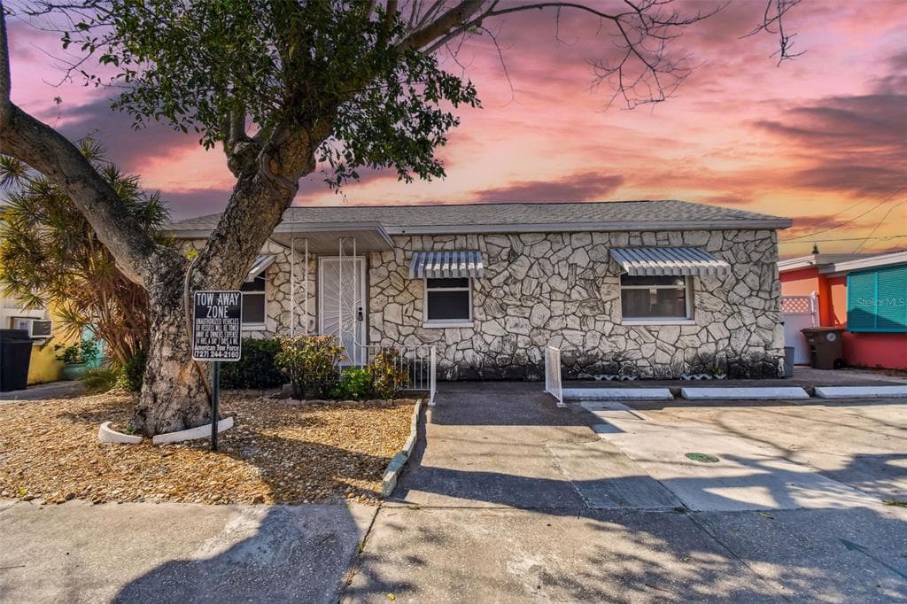 106 146TH AVENUE E MADEIRA BEACH, FL 33708