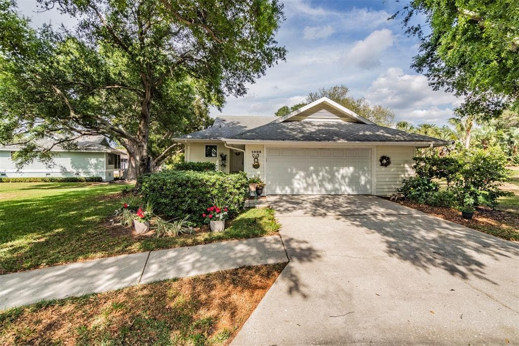 1003 BLUE HERON COURT TARPON SPRINGS, FL 34689