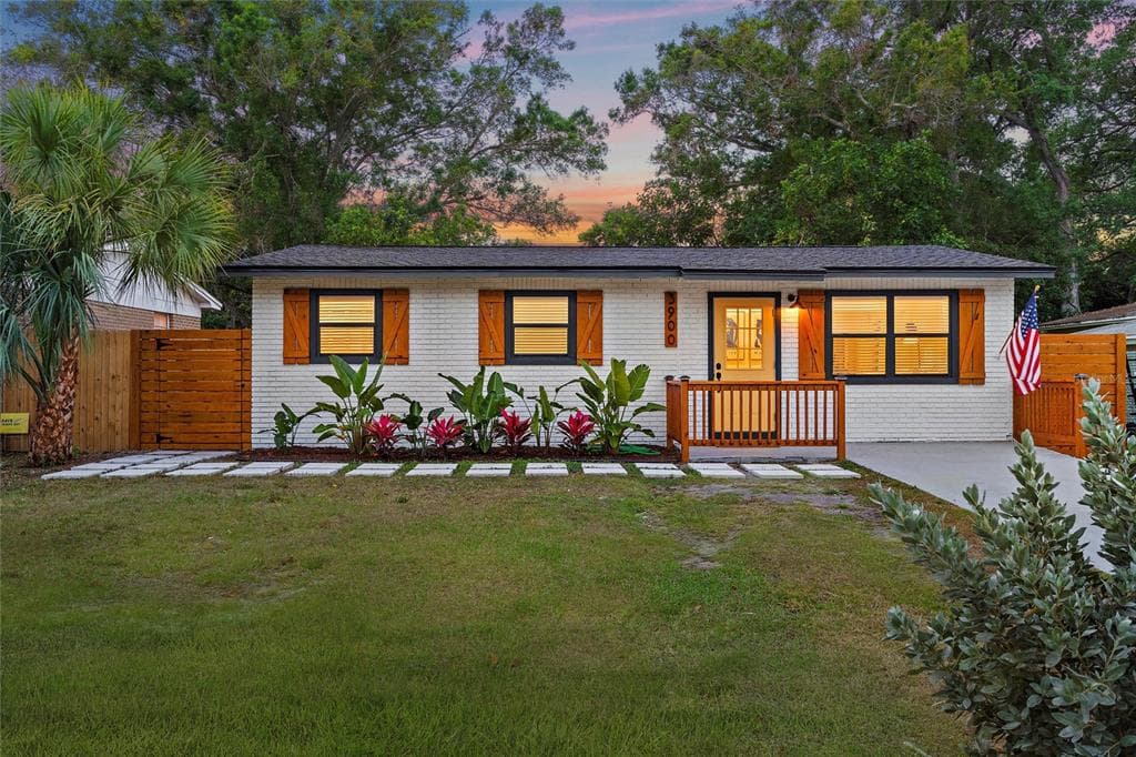 3900 11TH AVENUE S ST PETERSBURG, FL 33711