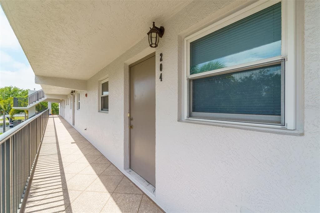 9815 47TH AVENUE N UNIT 204 ST PETERSBURG, FL 33708