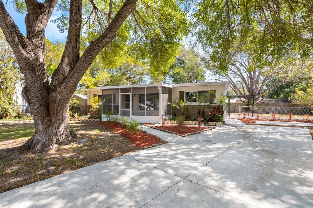 9325 90TH TERRACE SEMINOLE, FL 33777