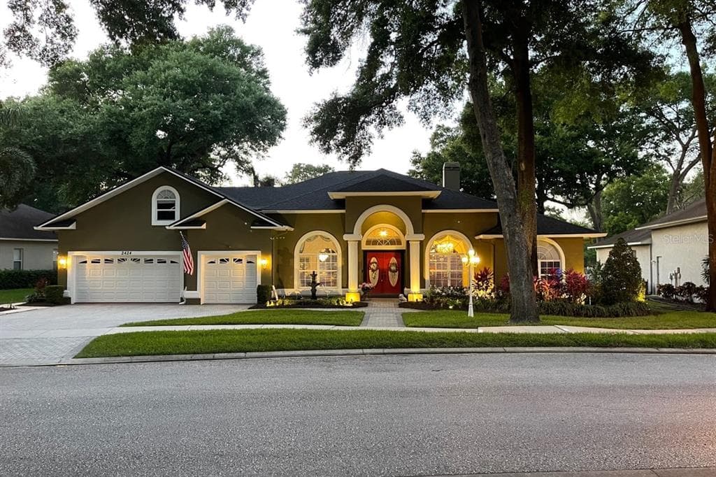 2424 VALRICO FOREST DRIVE VALRICO, FL 33594