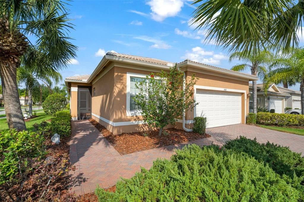 15702 CRYSTAL WATERS DRIVE WIMAUMA, FL 33598