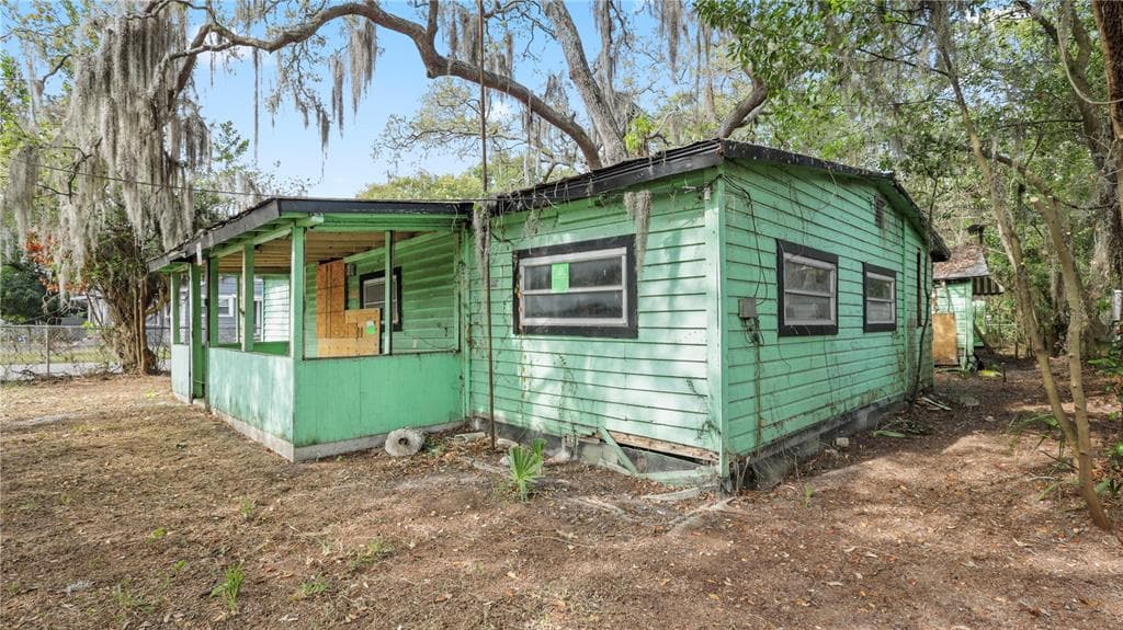 8502 N HIGHLAND AVENUE TAMPA, FL 33604