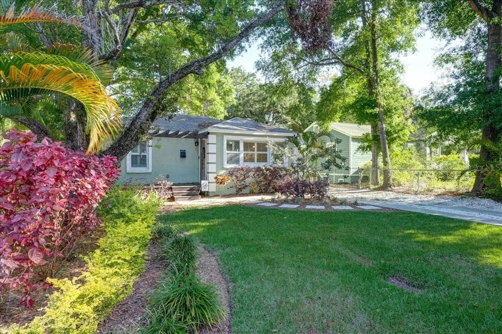 1426 E POWHATAN AVENUE TAMPA, FL 33604