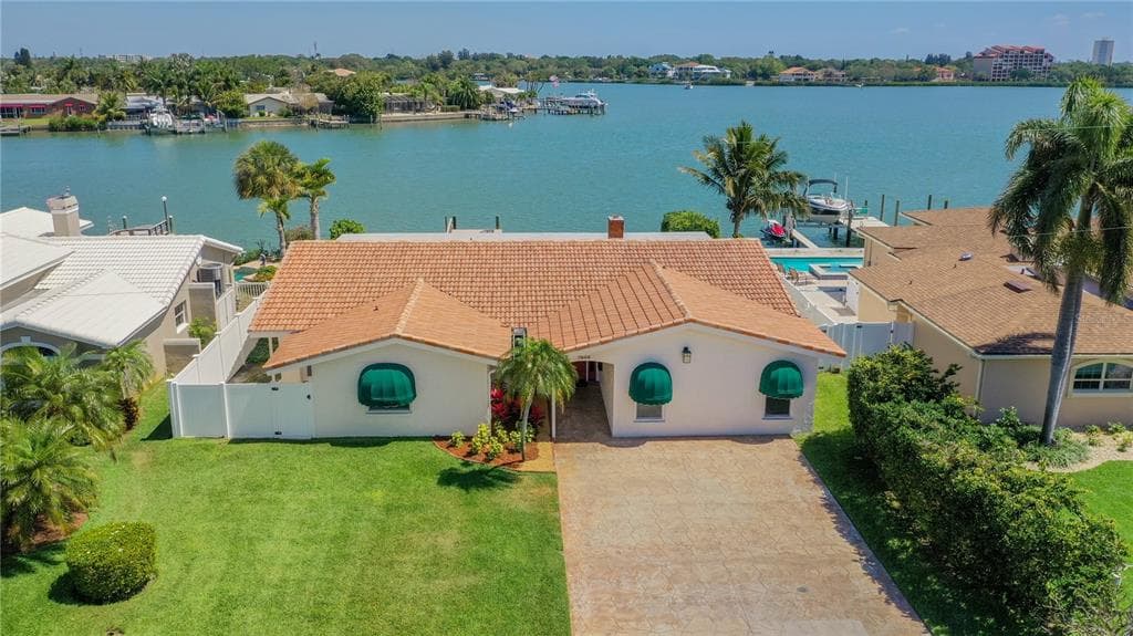 7869 9TH AVENUE S ST PETERSBURG, FL 33707