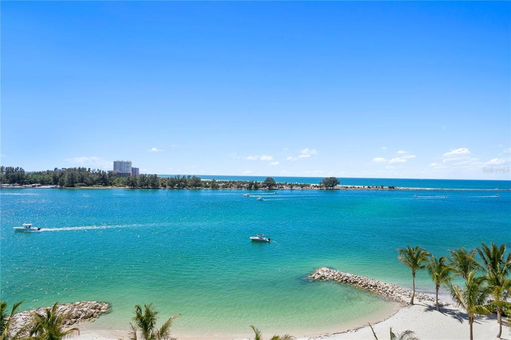 691 S GULFVIEW BOULEVARD UNIT 714 CLEARWATER BEACH, FL 33767