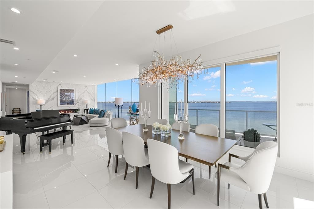 2619 BAYSHORE BOULEVARD UNIT 800 TAMPA, FL 33629