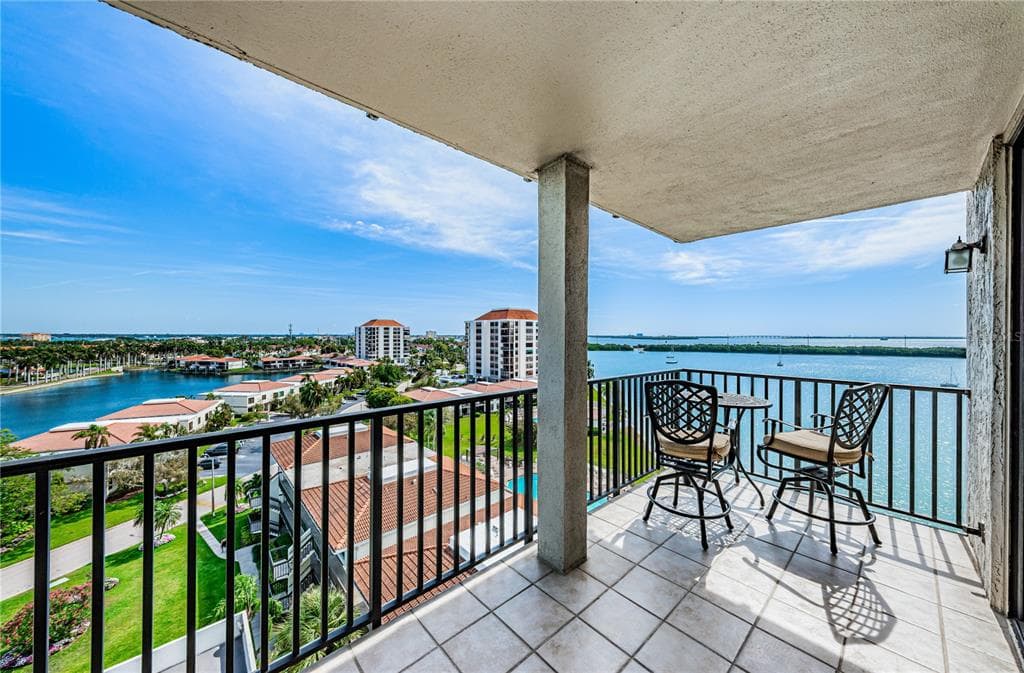 6287 BAHIA DEL MAR CIRCLE UNIT 806 ST PETERSBURG, FL 33715