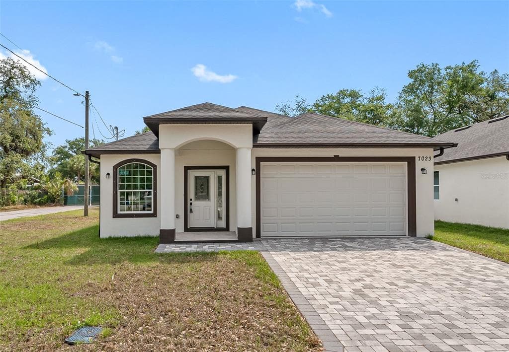 7023 N WILLOW AVE.