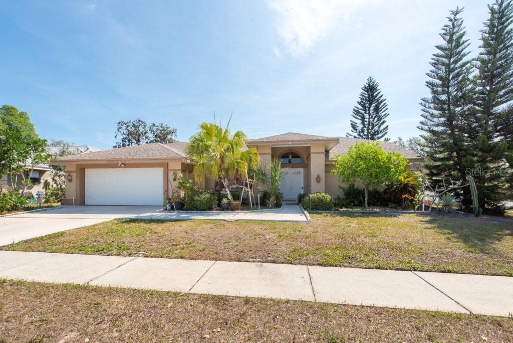 2732 BRAMBLERIDGE COURT HOLIDAY, FL 34691