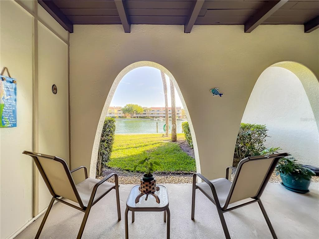 552 PLAZA SEVILLE COURT UNIT 97 TREASURE ISLAND, FL 33706