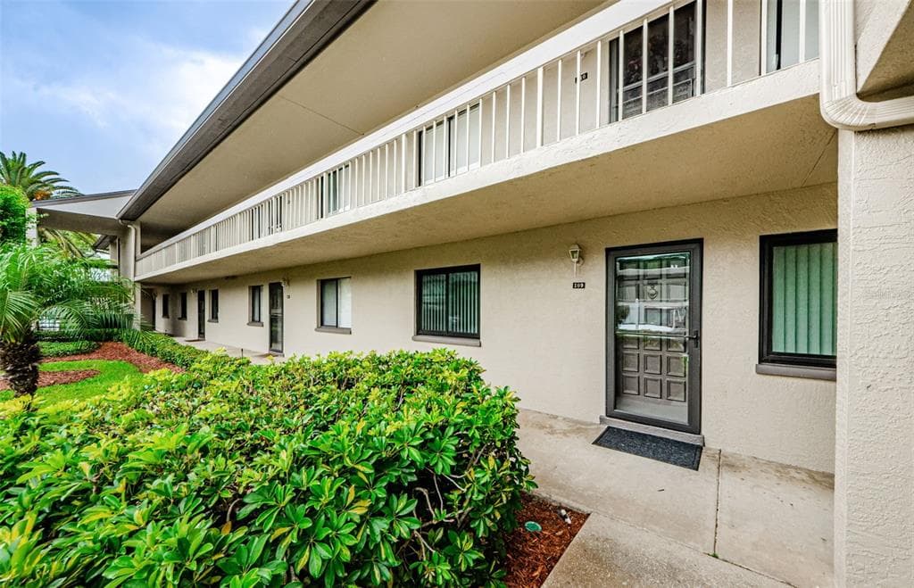 109 NINA WAY UNIT 109 OLDSMAR, FL 34677