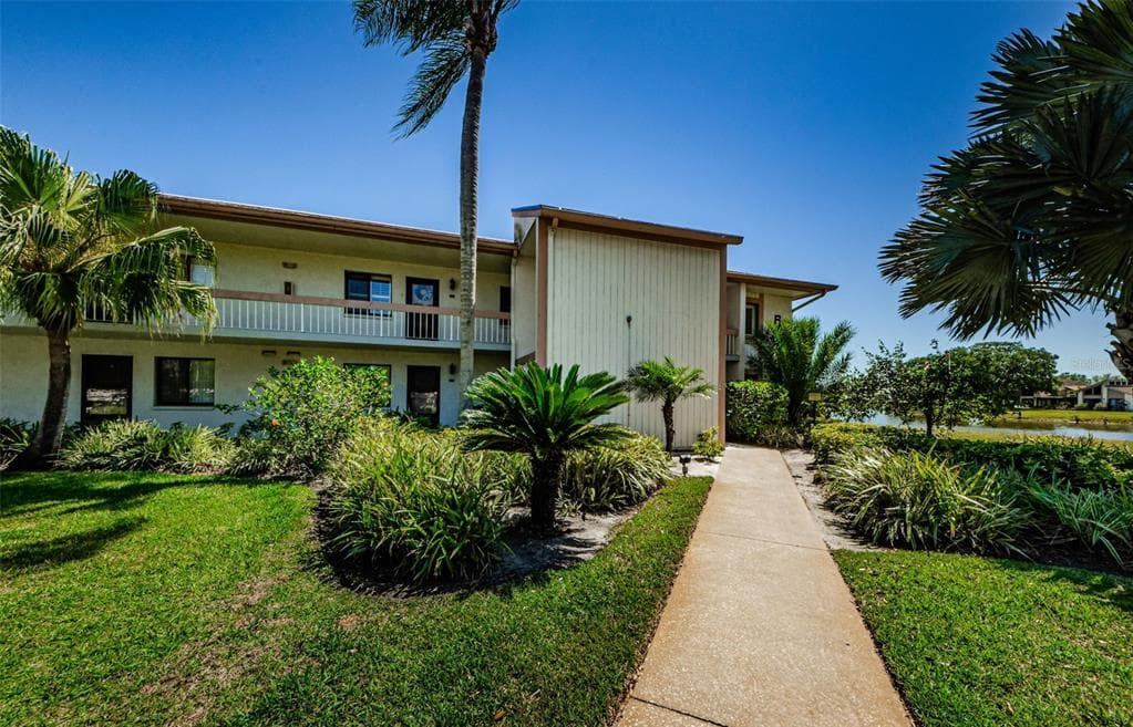 150 LAKEVIEW WAY UNIT 5 OLDSMAR, FL 34677