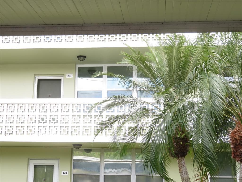 4705 1ST STREET NE UNIT 221 ST PETERSBURG, FL 33703